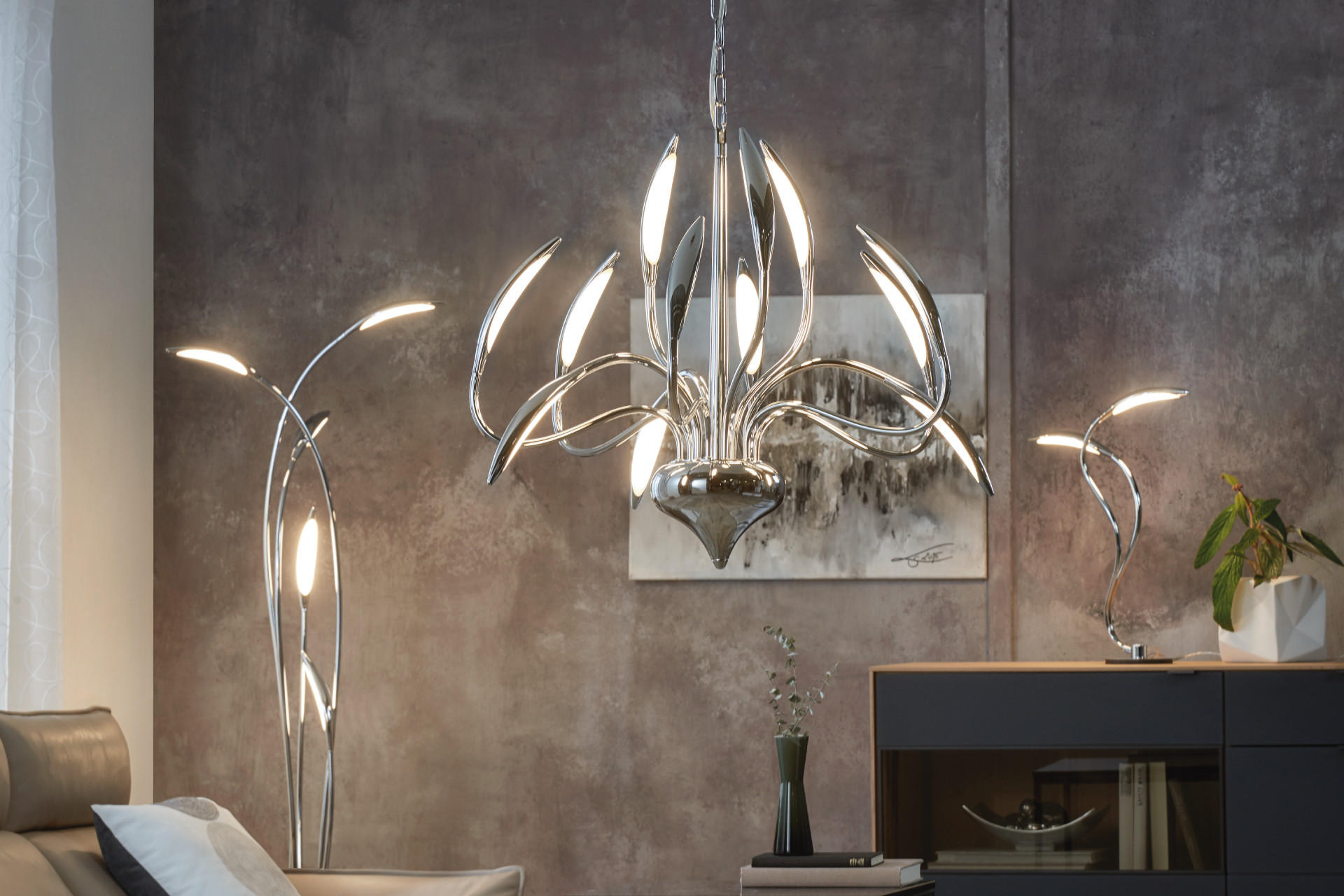 Závěsná svítidla a stojací lampy v obývacím pokoji